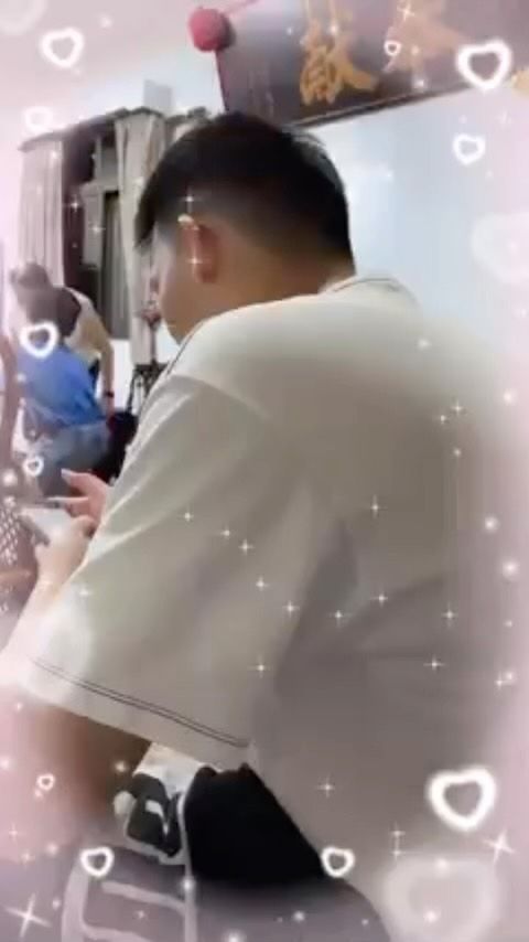 用腳🦶踢一下玩手機的老公
他一臉茫然🤣🤣🤣🤣

杰倫搖⋯⋯你跟上了嗎😍
#杰倫搖❤️❤️❤️